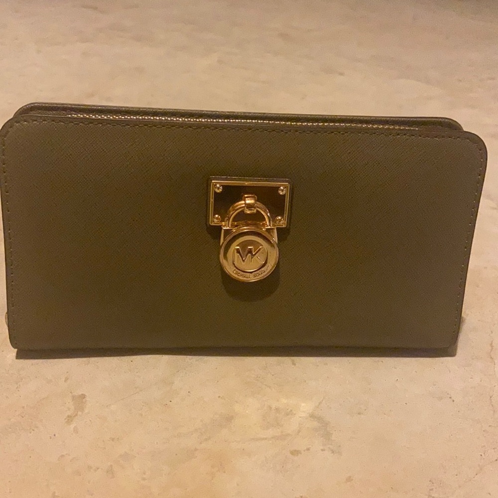 Michael kors wallet